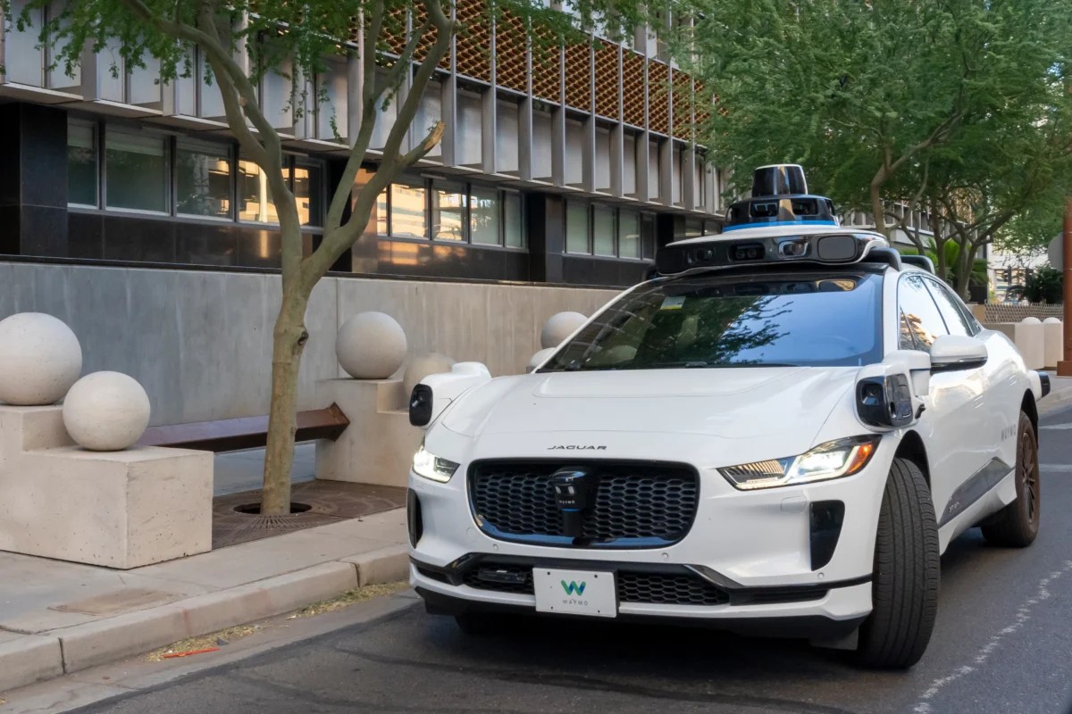 Táxi autônomo da Waymo já roda sem motorista e muda o futuro do transporte